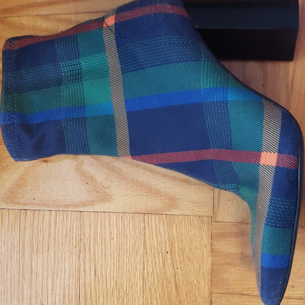 6. Jeffrey Campbell boots Size 6